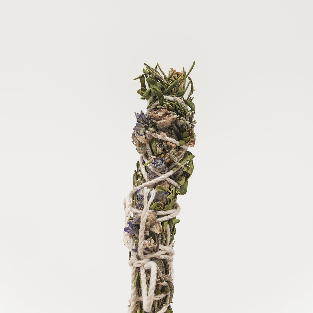 ATADOS CÓSMICOS para sahumar - PURIFICA: Lavanda, Romero, Ruda, Hinojo (paquete de 3)