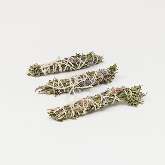 ATADOS CÓSMICOS para sahumar - PURIFICA: Lavanda, Romero, Ruda, Hinojo (paquete de 3)